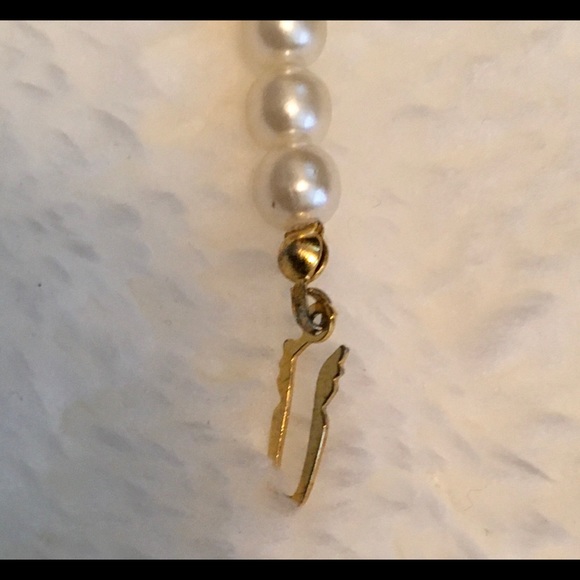 Pearl, Crystal and Gold Tone Necklace and Bracelet - Picture 5 of 5